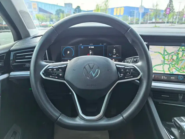 Volkswagen Touareg — Фото автомобиля 12
