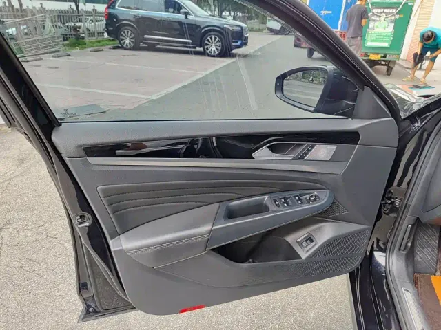 Volkswagen Passat — Фото автомобиля 6