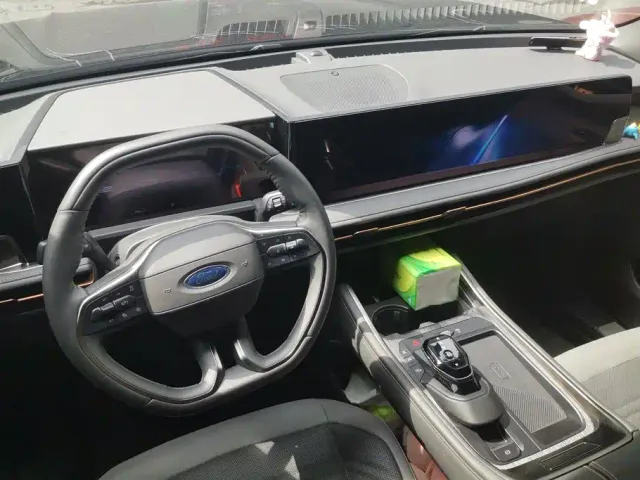 Ford Edge — Фото автомобиля 12