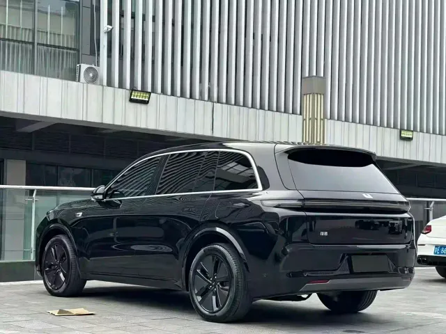 Li Auto L8 — Фото автомобиля 9