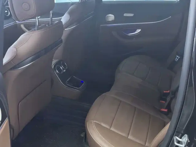 Mercedes-Benz E-Class — Фото автомобиля 11