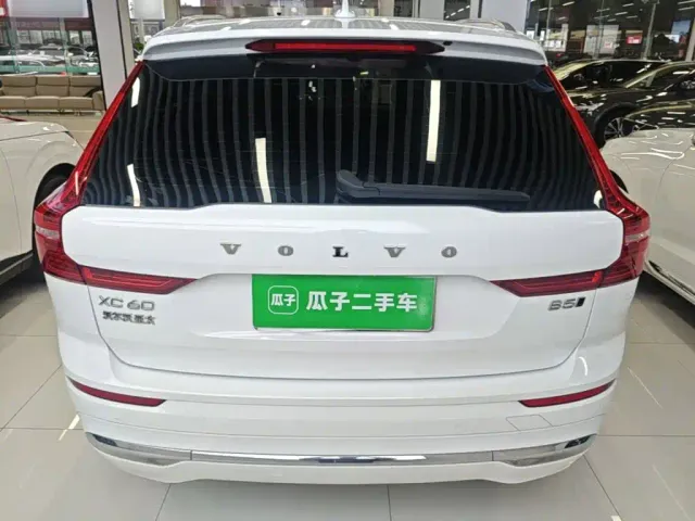 Volvo XC60 — Фото автомобиля 5