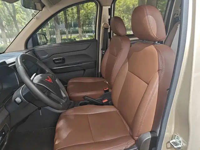 Wuling Hongguang V — Фото автомобиля 14
