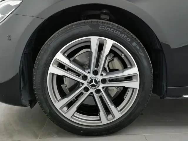 Mercedes-Benz E-Class — Фото автомобиля 17