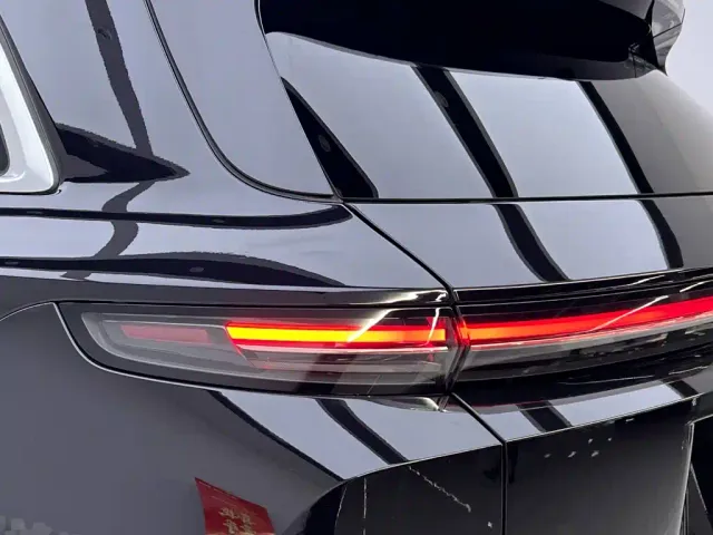 Li Auto L7 — Фото автомобиля 11
