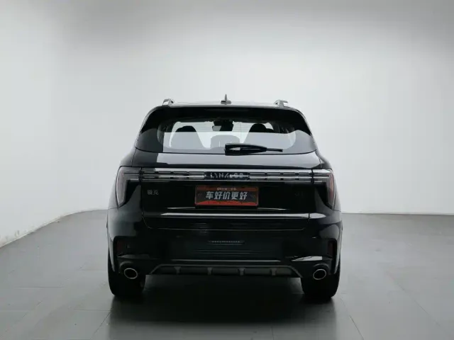Lynk & Co 01 — Фото автомобиля 4