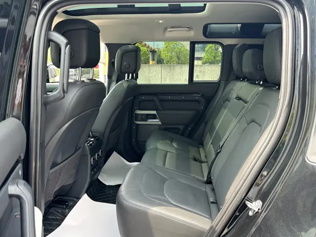 Land Rover Defender — Фото автомобиля 7
