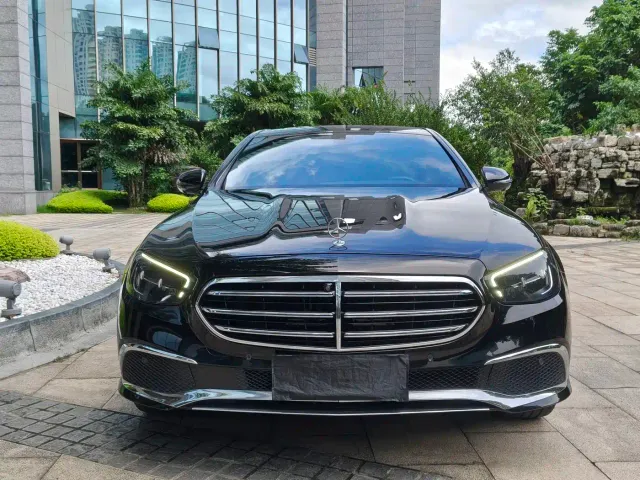 Mercedes-Benz E-Class — Фото автомобиля 2