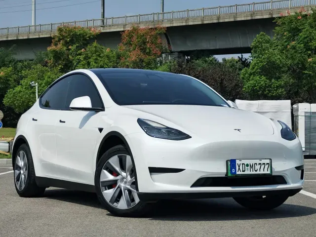 Tesla Model Y — Фото автомобиля 4