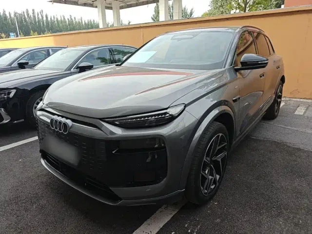 Фотография автомобиля — Audi Q6L e-tron
