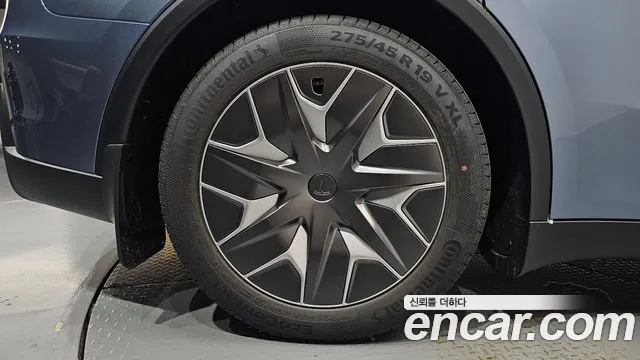 Tesla Model Y — Фото автомобиля 20