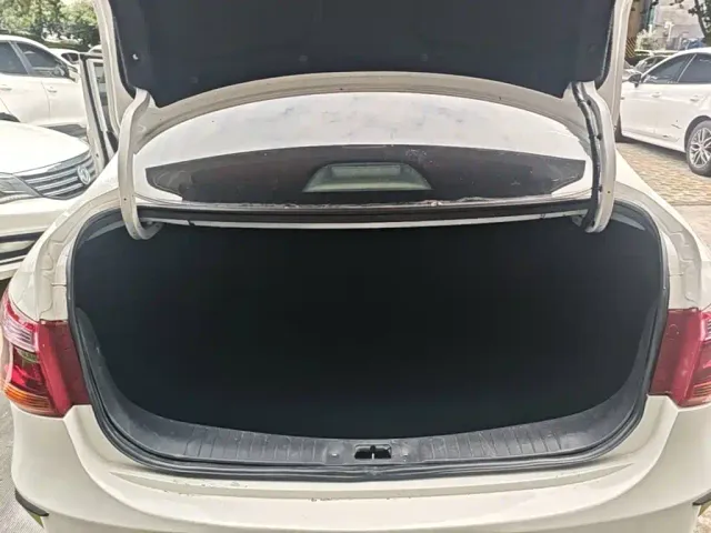 Dongfeng Fengshen E70 — Фото автомобиля 18