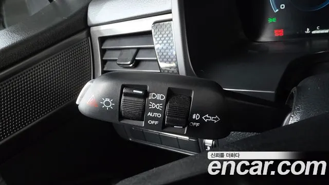 KG_Mobility_Ssangyong Rexton Новый Rexton Sport Khan Дизель 2.2 2WD — Фото автомобиля 26