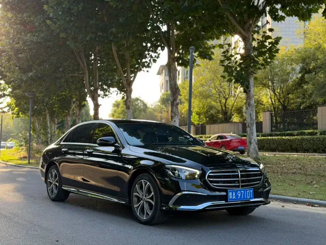 Mercedes-Benz E-Class — Фото автомобиля 3