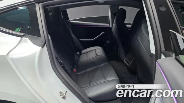 Tesla Model 3 — Фото автомобиля 9