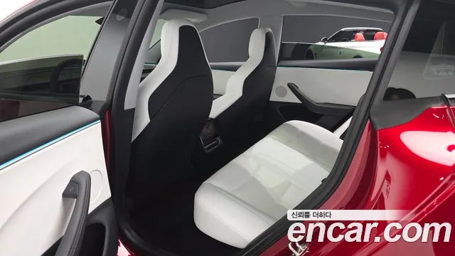 Tesla Model 3 — Фото автомобиля 18