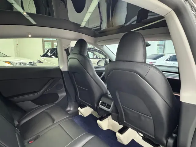 Tesla Model Y — Фото автомобиля 20
