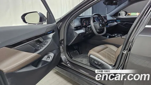 BMW 5-Series — Фото автомобиля 10