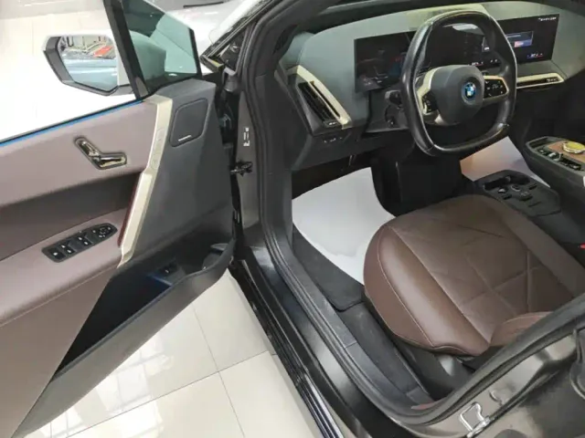 BMW iX — Фото автомобиля 15
