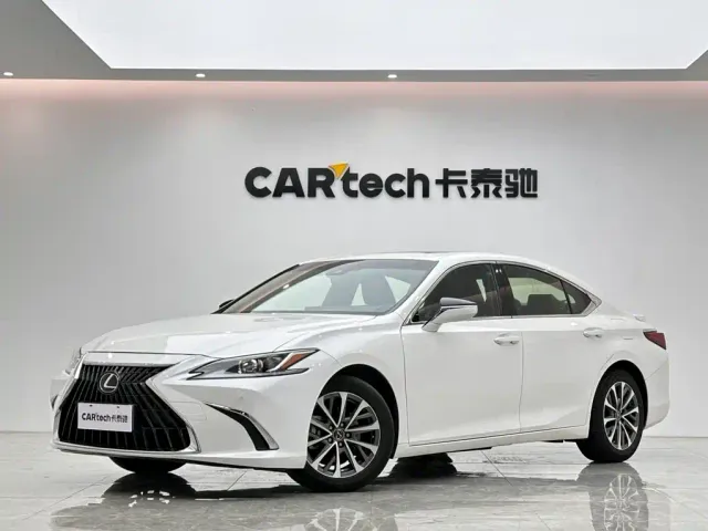 Фотография автомобиля — Lexus ES