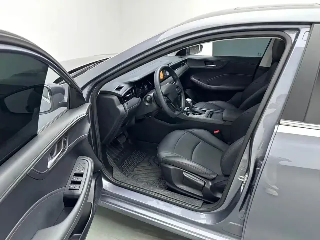 Roewe i5 — Фото автомобиля 5