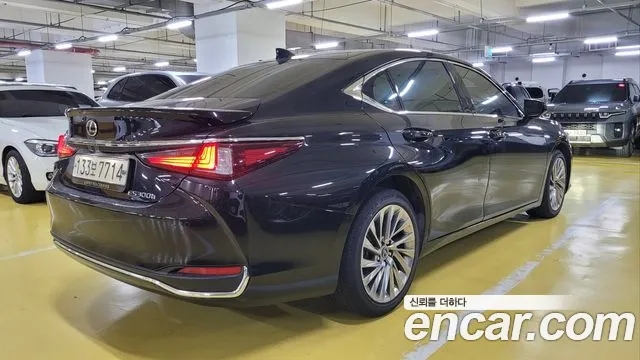 Lexus ES — Фото автомобиля 18