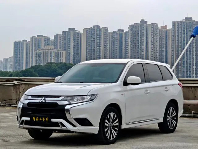 Фотография автомобиля — Mitsubishi Outlander