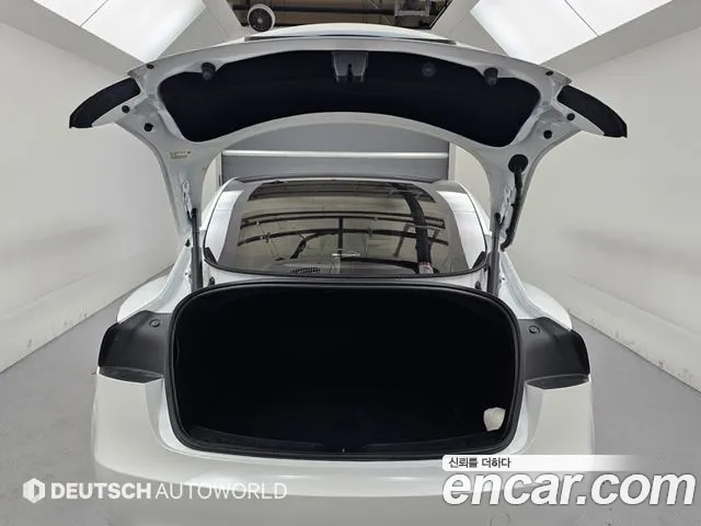 Tesla Model 3 — Фото автомобиля 19