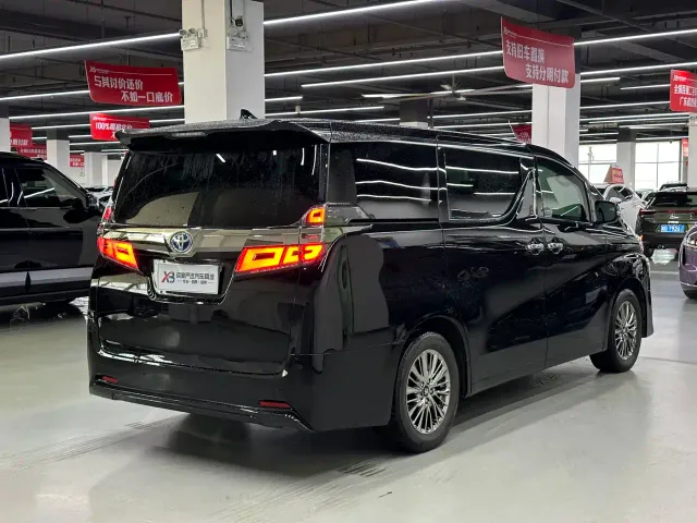 Toyota Vellfire — Фото автомобиля 11