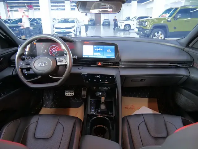 Hyundai Elantra — Фото автомобиля 10