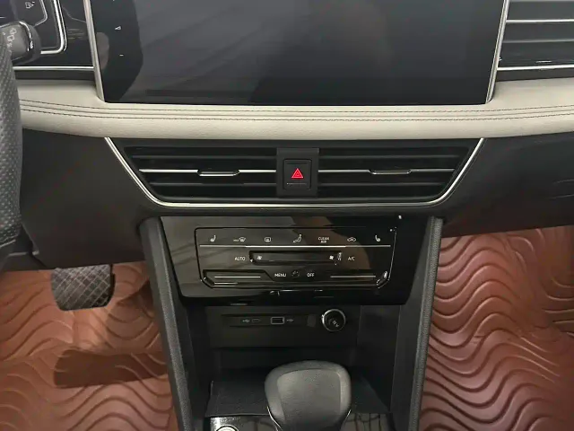 Volkswagen Tiguan L — Фото автомобиля 12