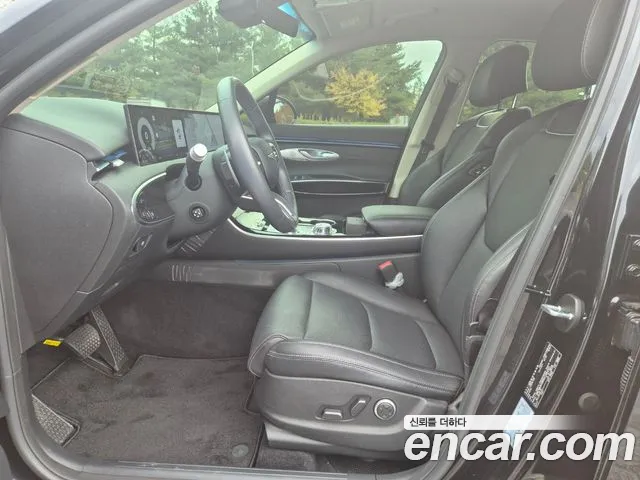 Genesis GV70 — Фото автомобиля 14