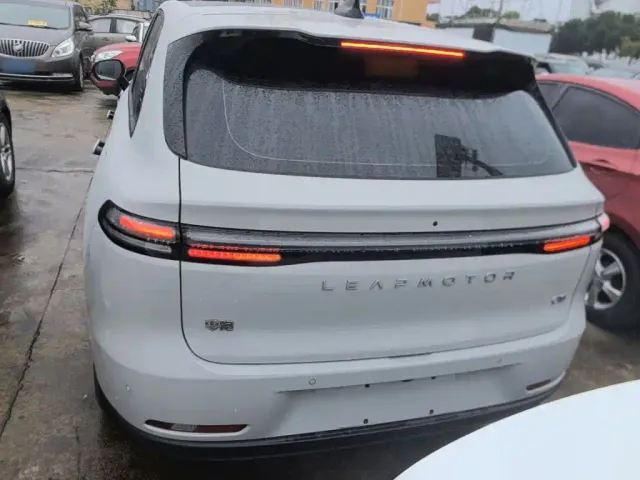 Leapmotor C10 — Фото автомобиля 5