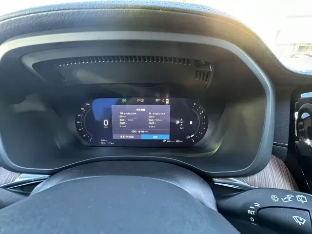 Volvo XC60 — Фото автомобиля 6