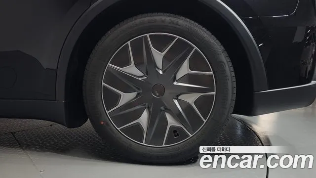 Tesla Model Y — Фото автомобиля 20