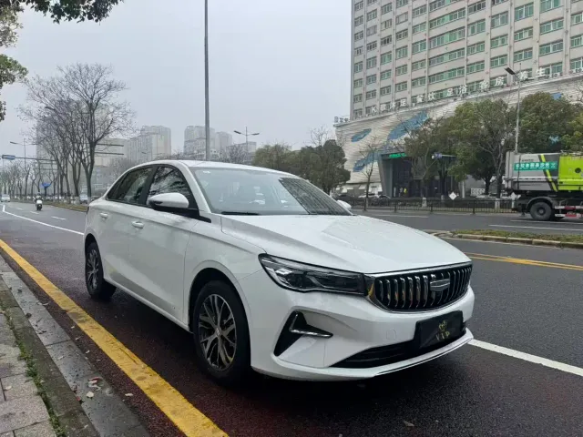 Geely Emgrand — Фото автомобиля 3