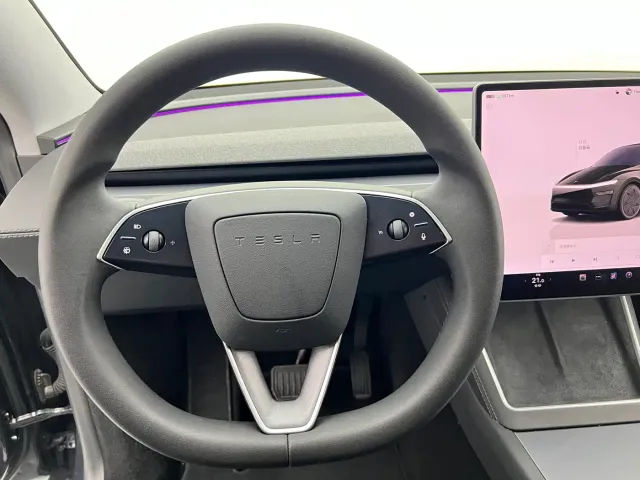 Tesla Model Y — Фото автомобиля 12