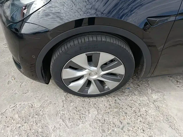 Tesla Model Y — Фото автомобиля 22