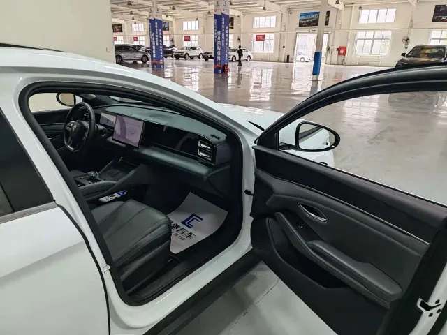 BYD Qin L — Фото автомобиля 7
