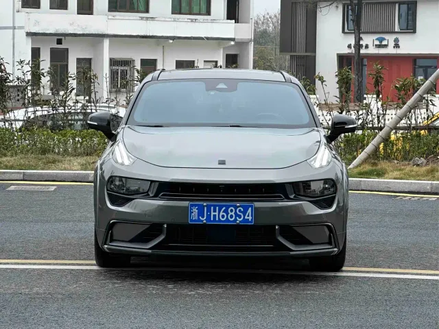 Lynk & Co 02 Hatchback — Фото автомобиля 3