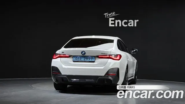 BMW i4 — Фото автомобиля 4