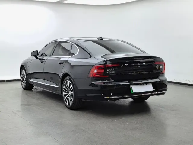 Volvo S90 — Фото автомобиля 6