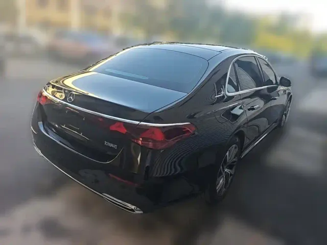 Mercedes-Benz E-Class — Фото автомобиля 9