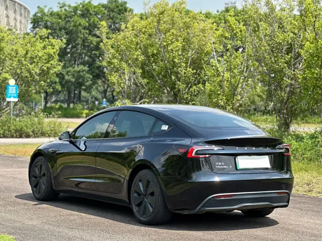 Tesla Model 3 — Фото автомобиля 7