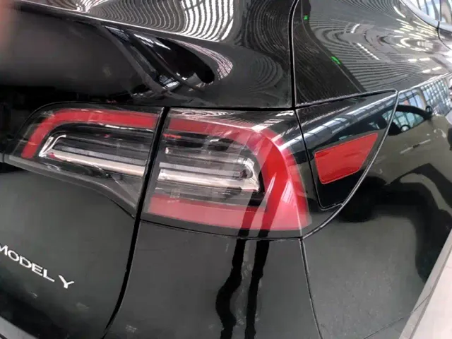 Tesla Model Y — Фото автомобиля 7
