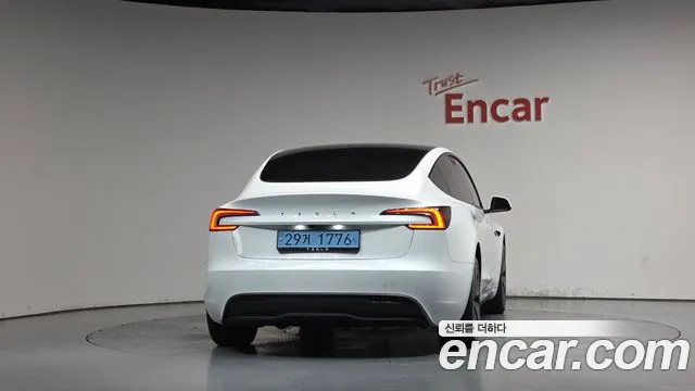 Tesla Model 3 — Фото автомобиля 4