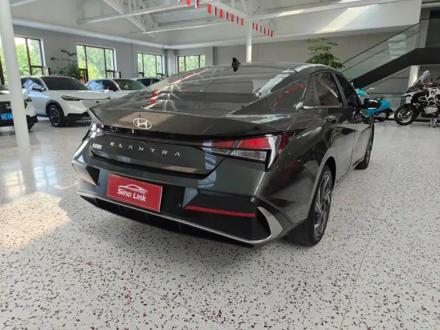 Hyundai Elantra — Фото автомобиля 23