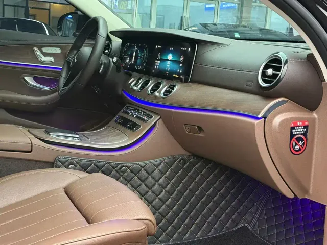 Mercedes-Benz E-Class — Фото автомобиля 3