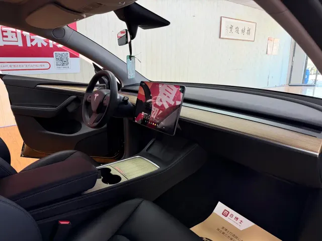Tesla Model Y — Фото автомобиля 5