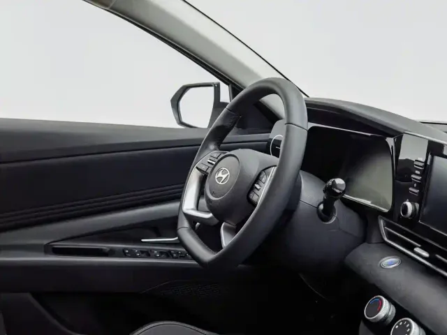 Hyundai Elantra — Фото автомобиля 22